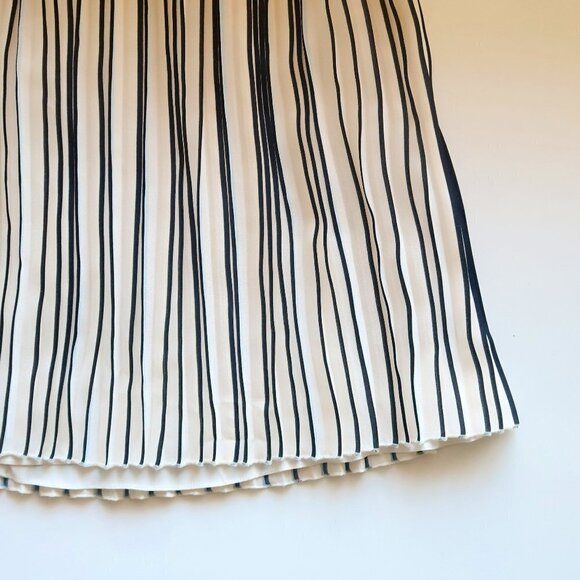 J. Crew Navy & White Pleated Knee Length Preppy Skirt Size 4 - Picture 9 of 13